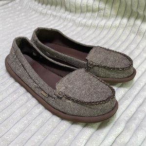 Sanuk canvas loafer size 10